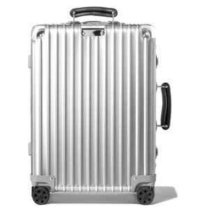 Rimowa classic flight cabin suitcase with 9.5 gallons space